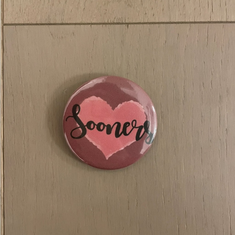Sooners Heart Button Pin